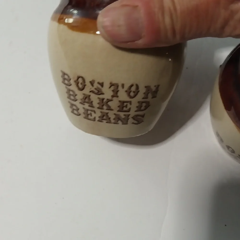 American Vintage Brown and Cream Boston Baked Beans Salt And Pepper Figurines